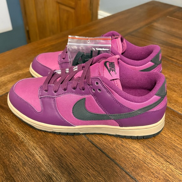 Nike Women’s Dunk Low in Viotech Hot Fuchsia - Picture 6 of 8